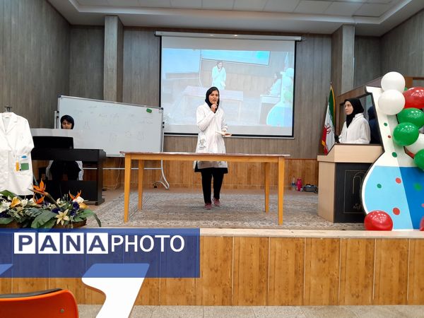 نمایشگاه دست‌سازه در دبیرستان مصلی نزاد حضرت زهرا(س) ناحیه سه