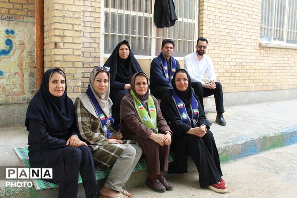 کارگاه آموزشی مدرسان پیشتاز و گردهمایی خبرنگاران پانا شهرستان فاروج با مسئولان سازمان دانش‌آموزی خراسان شمالی 