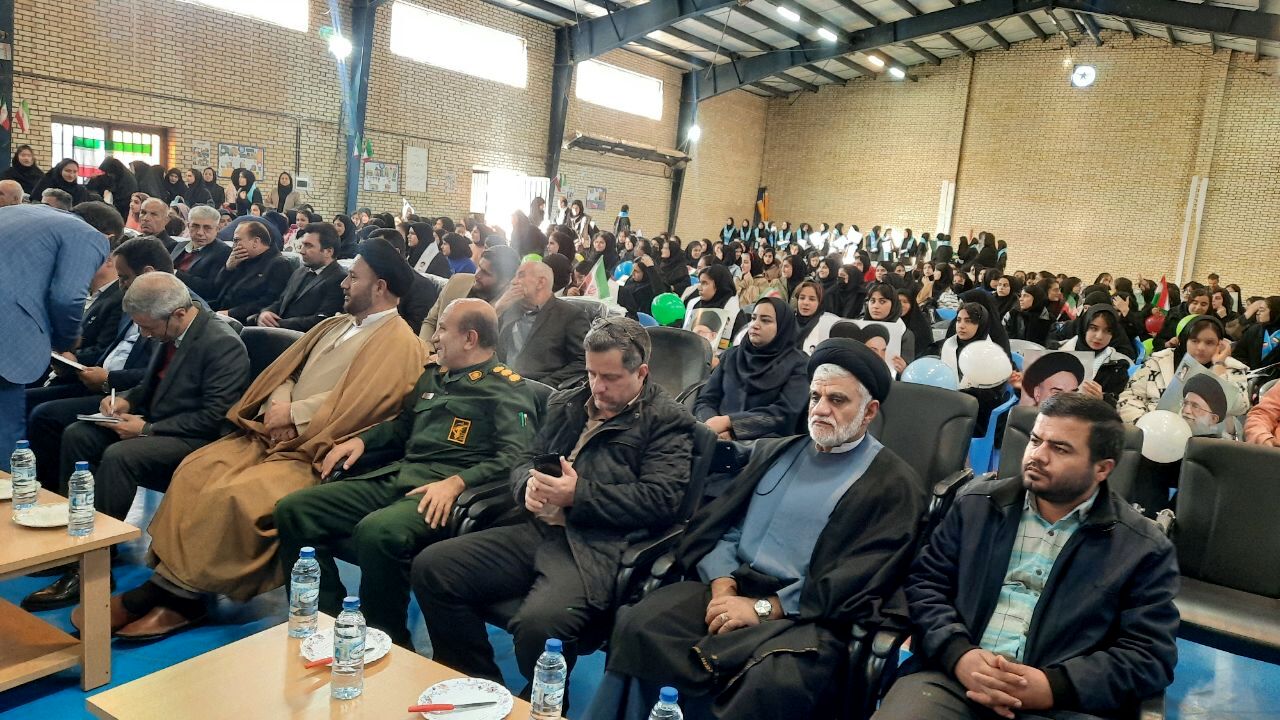 دهه فجر نماد خودباوری و ایستادگی ملت ایران است