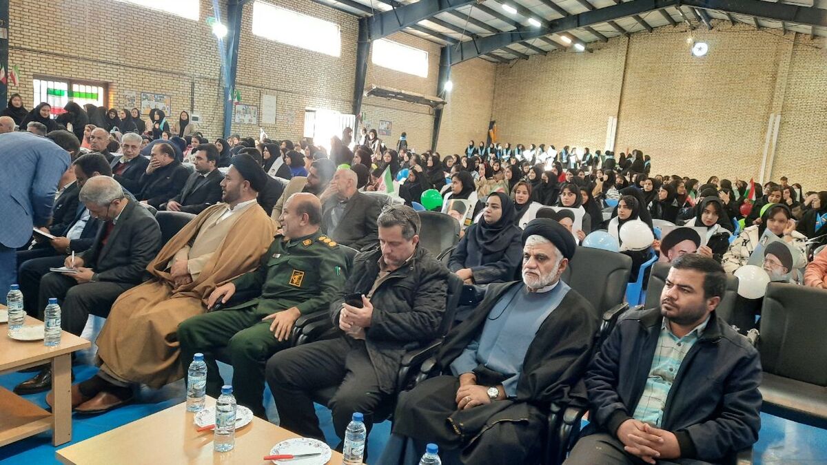 دهه فجر نماد خودباوری و ایستادگی ملت ایران است