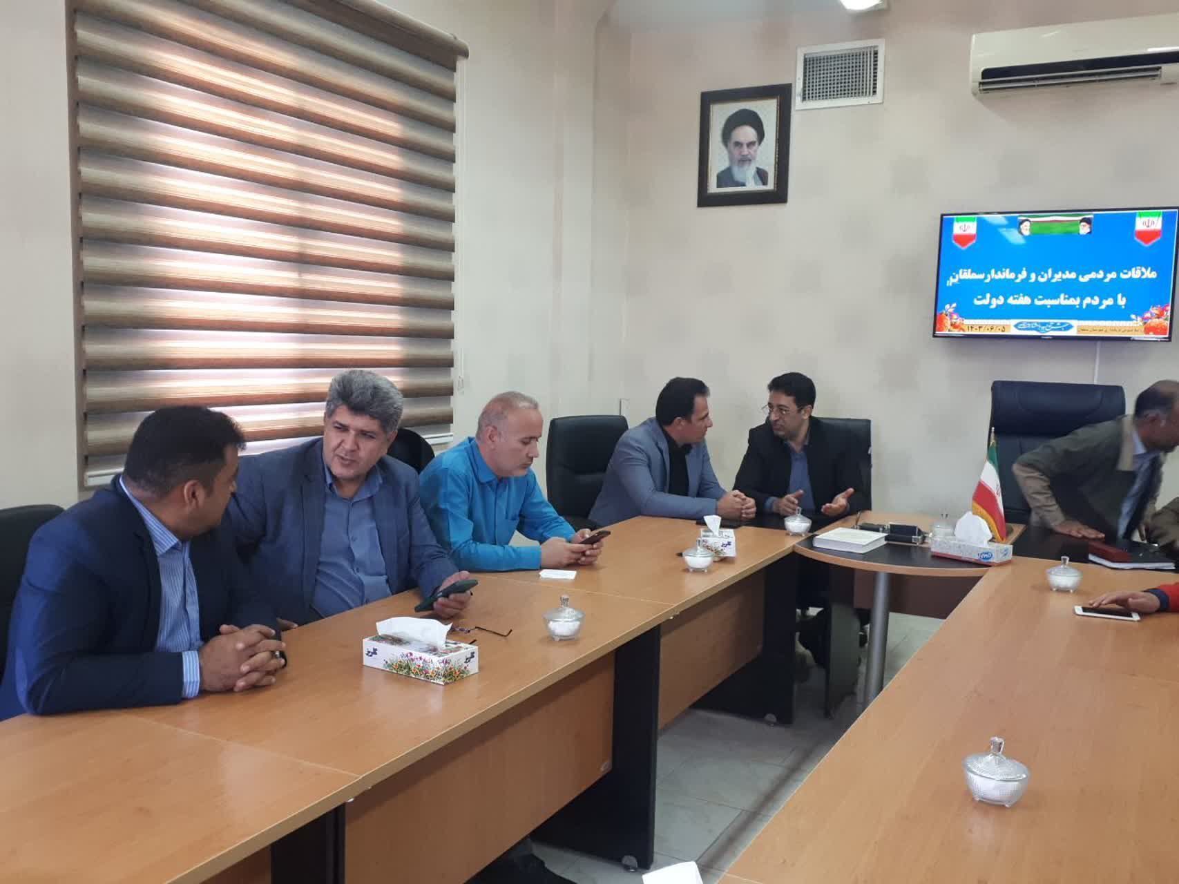 دیدار چهره به چهره فرماندار و مدیران شهرستان سملقان با مردم به‌مناسبت هفته دولت
