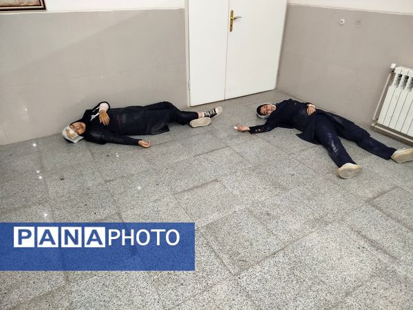 نواخته شدن بیست و ششمین زنگ نمادین استانی مانور زلزله در مدرسه شاهد ظهور آموزش و پرورش ناحیه یک