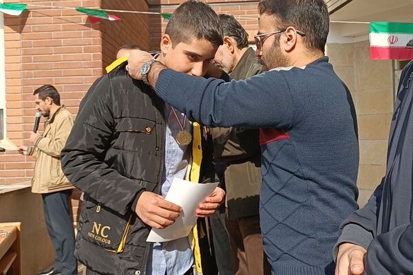 قهرمانی تیم والیبال مدرسه انصارالمهدی در مسابقات منطقه