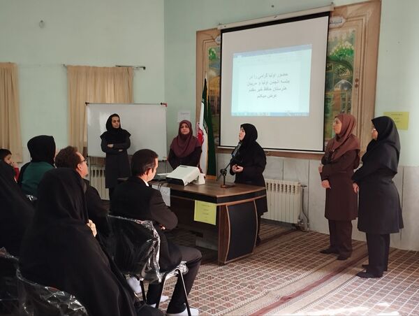 جلسه انجمن و اولیا در هنرستان کاردانش حافظ 