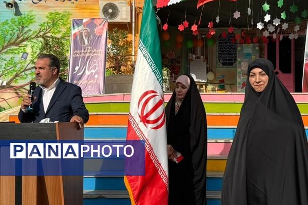 گرامیداشت هفته دفاع مقدس در دبستان طواف و معماریان ناحیه دو شهرری 