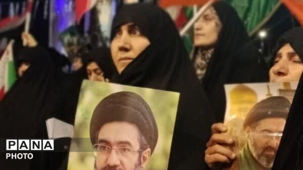 نود وهشتمین  قرار شبانه مردم انقلابی کوهدشت، در دفاع از وطن و بیعت با رهبری