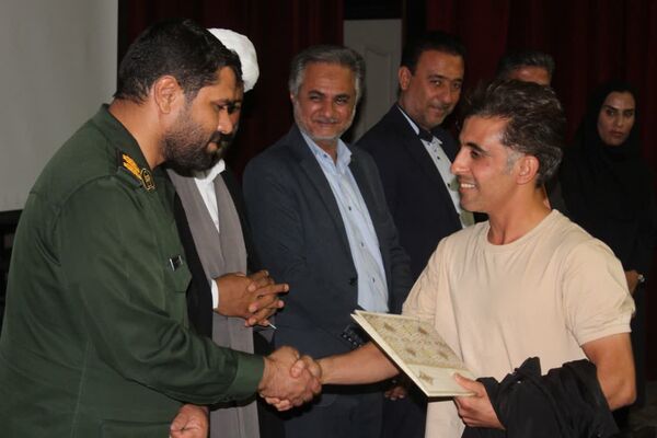 مراسم تجلیل از نویسندگان و هنرمندان شهرستان فراشبند‌
