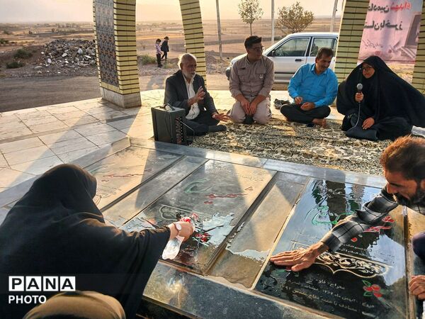 قرائت زیارت آل یاسین در جوار مزار شهدای گمنام