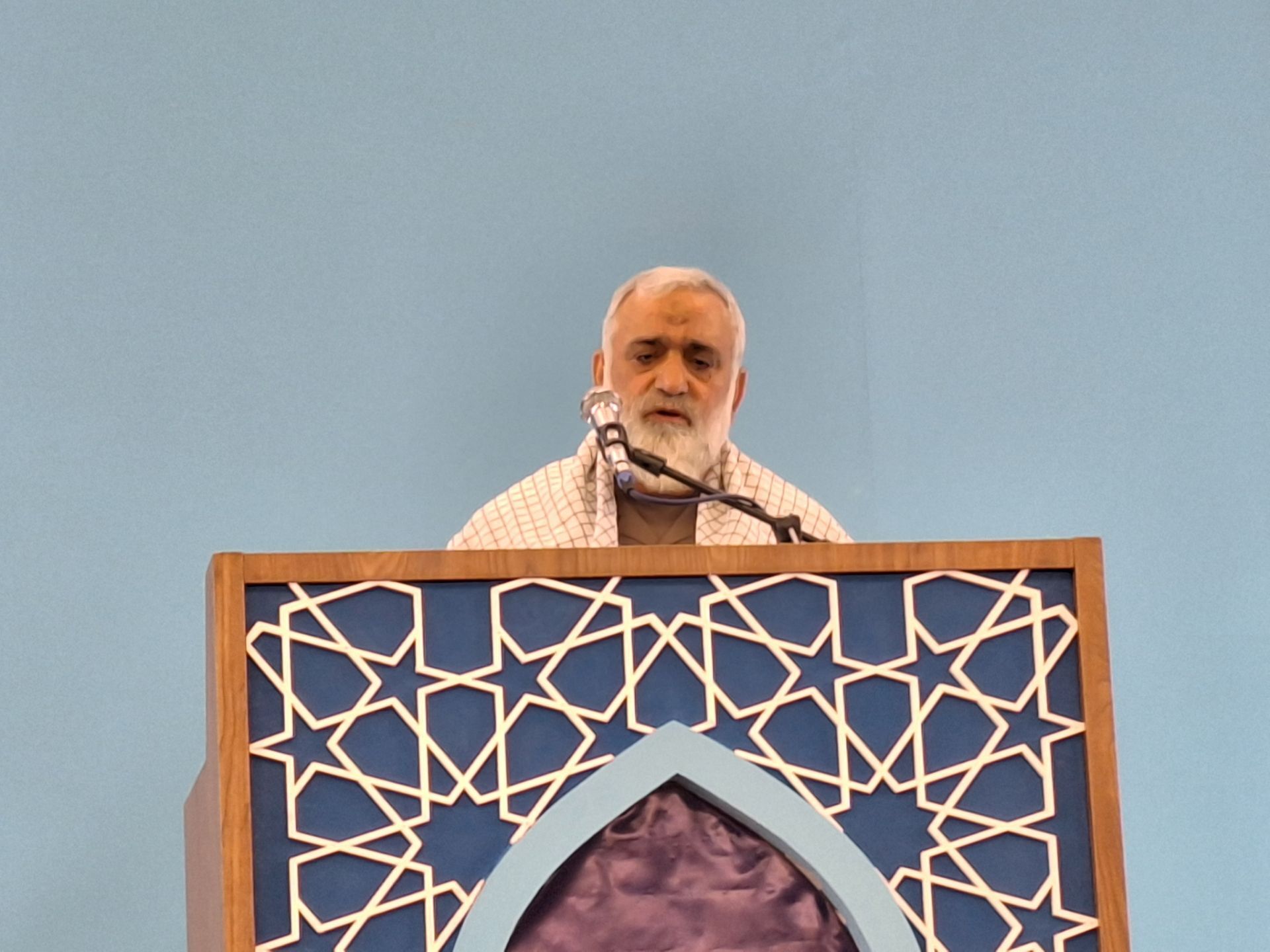 ملت‌ها باید بیدار شوند و در برابر ظلم و فساد ایستادگی کنند