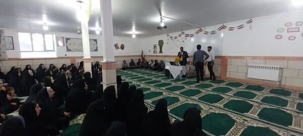 اولین جلسه انجمن اولیا و مربیان دبستان شهید عباسپور روستای عارف آباد کاشمر