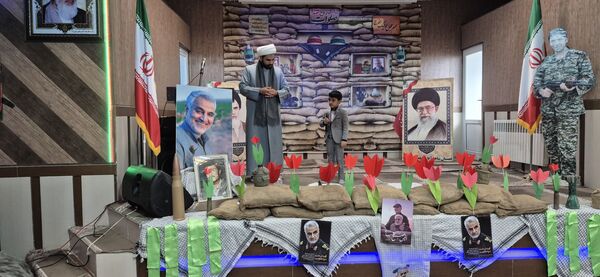 یادواره شهدای مدافع حرم در دبستان شاهد آقامصطفی خمینی کاشمر