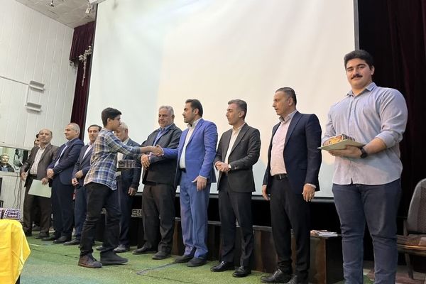 تجلیل از ۱۵۰ دانش‌آموز افتخار آفرین در مسابقات فرهنگی، هنری و پرسش مهر ریاست جمهوری 