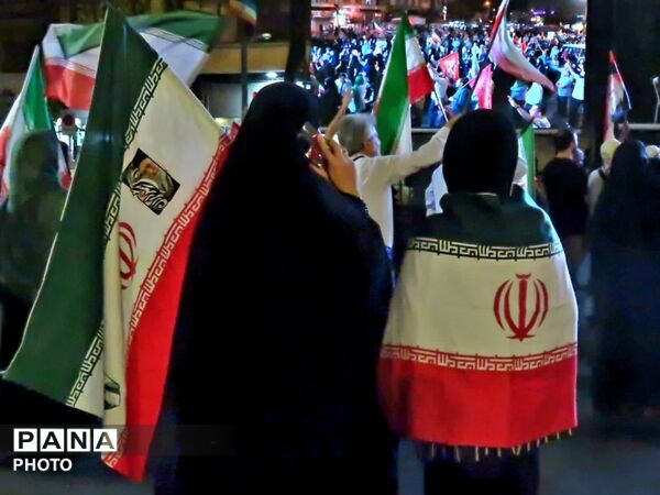 میدان انقلاب؛ جغرافیای همدلی در سایه سار نام میهن