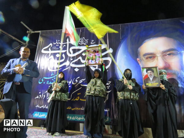 رژه دختران جان فدا همزمان با سراسر کشور در شهرستان خلیل آباد 