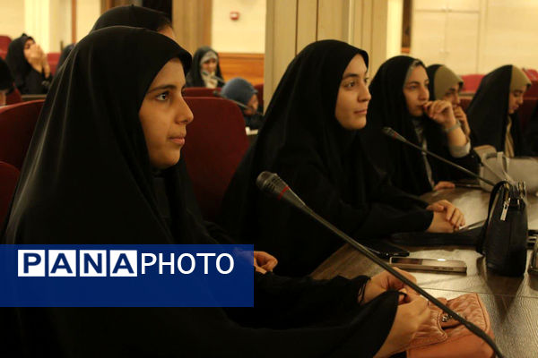 تقدیر از دانش‌آموزخبرنگاران برگزیده رویداد «فرزندان انقلاب» در قم