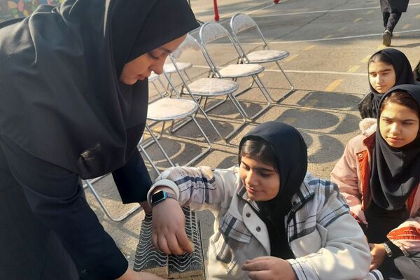 برگزاری مراسم گرامیداشت هفته بسیج در مدرسه شهید زهره‌وند قرچک