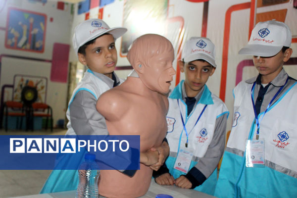 رقابت گروه‌های منتخب مدارس پسرانه استان قم در نخستین جشنواره سفیران سلامت 