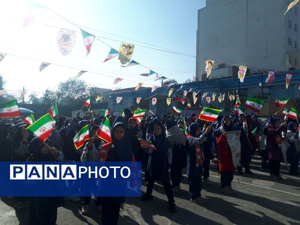 نواختن زنگ انقلاب در دبستان شاهد کوثر ناحیه پنج 