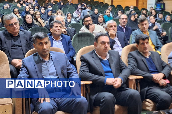 آیین تقدیر از انجمن‌های اولیا و مربیان برتر و تبیین فرآیند انتخابات شورای انجمن اولیا و مربیان ناحیه یک شیراز 