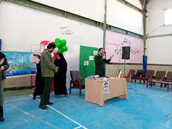 برگزاری جشن آغاز انقلاب در دبیرستان فاطمه الزهرا آشخانه