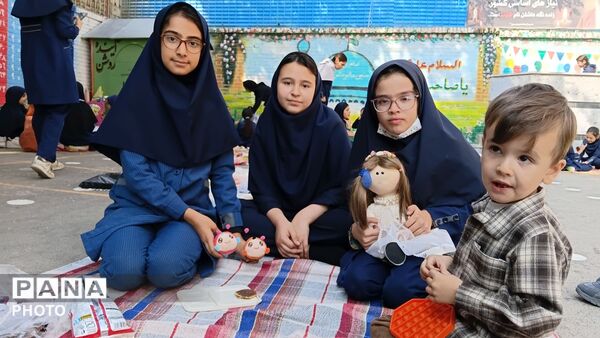 جشن شادی در حیاط مدرسه، دنیای رنگی بچه های رحمانی فرد در روز جهانی کودک