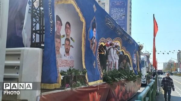 تشیع شهدای ناوشکن دنا و شهید لاریجانی در تهران