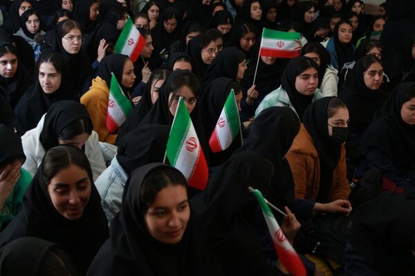 برگزاری یادواره شهدا در مدرسه بنت‌الهدی بهارستان ۲
