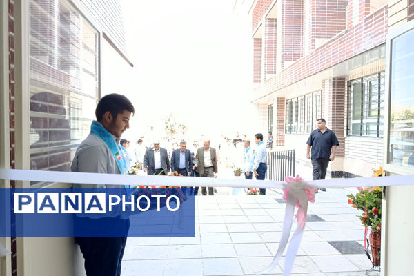 آیین بهره‌برداری از فضای آموزشی با مشارکت مردم در شیراز