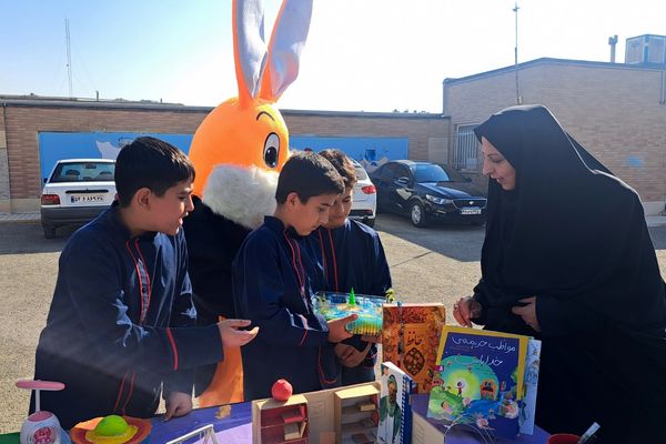  برپایی نمایشگاه  آثار دانش‌آموزان در مدرسه غیاث‌الدین جمشید کاشانی ملارد 