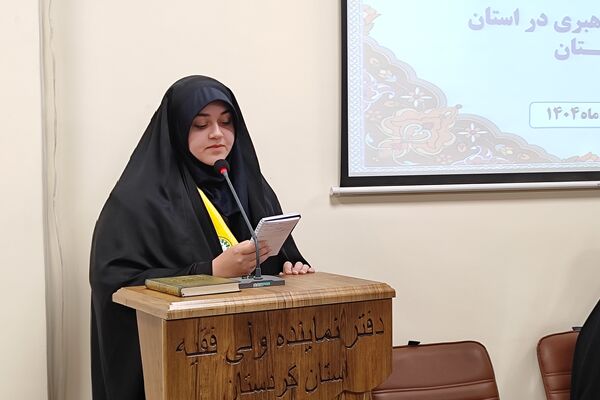 دیدار دختران دانش‌آموز سنندجی با نماینده ولی‌فقیه در کردستان 