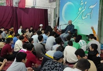 حضور مدیر سازمان دانش‌آموزی شهرستانهای استان تهران در میان معتکفین پیشتاز ناحیه دو شهرری 