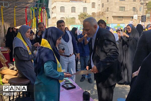 آیین نواختن زنگ جوانه ها در مدرسه شاهد نجمه ناحیه دو شهرری 