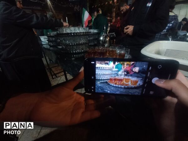 موکب های چایخانه برپا شده در حسینیه امام  خمینی(ره) 