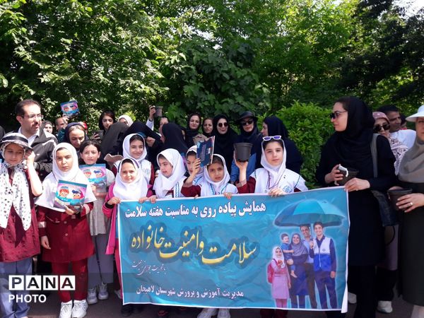 پیاده‌روی خانوادگی در تالاب حاجی‌آباد؛ طنین سلامت و جمعیت در لاهیجان