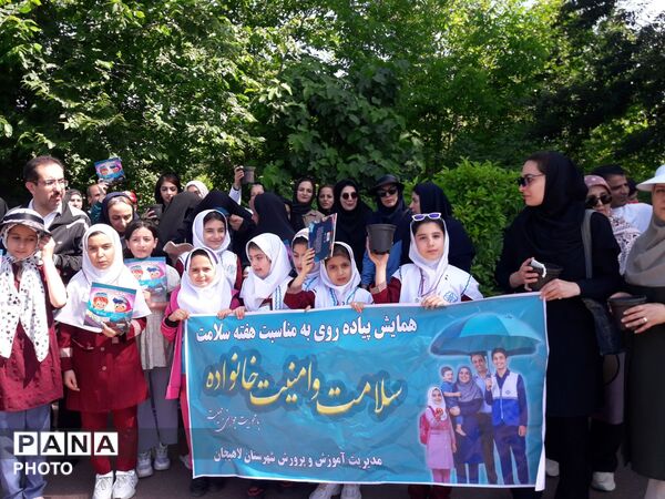 پیاده‌روی خانوادگی در تالاب حاجی‌آباد؛ طنین سلامت و جمعیت در لاهیجان