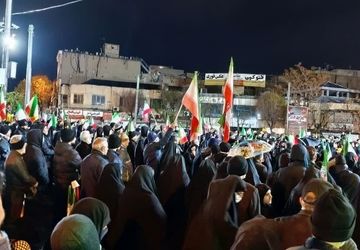 مردم هنوز خیابان هارا ترک نکردند