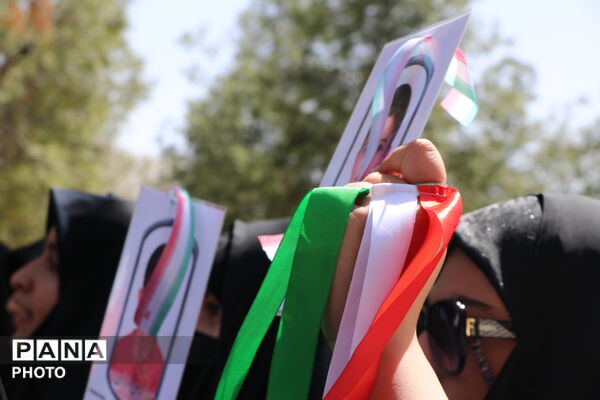 دانش‌آموزان و فرهنگیان زرقانی در بیتاب میناب 