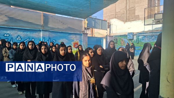 صبحگاه دبیرستان فیاض 