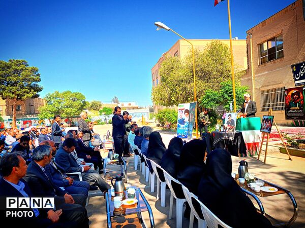 نواختن زنگ سپاس معلم در شهرستان کاشمر