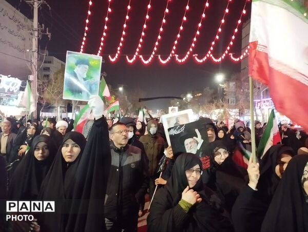 حضور مردمان محله های مختلف در چهارراه برق مشهد