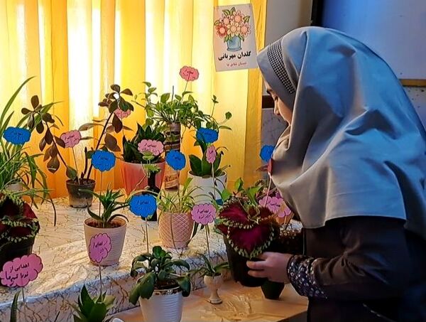 دانش‌آموزان و مسئولین شهرستان ملارد، در روز درختکاری جوانه‌های امید را به زمین هدیه دادند