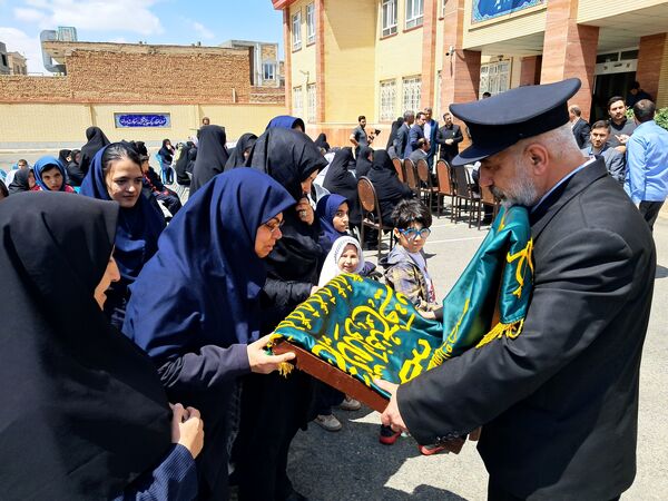 پرچم متبرک رضوی در مدارس شهرستان عجب‌شیر 