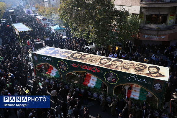 تشییع پیکرهای ۱۰۰ شهید گمنام از مقابل دانشگاه تهران