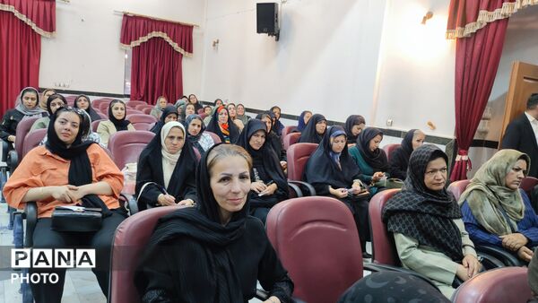 انتخابات انجمن اولیا و مربیان در مدرسه پسرانه نمونه فرزانگان در شهرستان شیروان 
