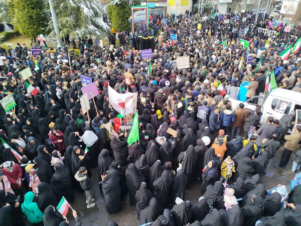 راهپیمایی ۲۲بهمن در شهرستان کاشمر با حضور پر رنگ مردم برگزار شد 