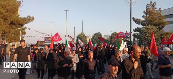 پیاده رویی جاماندگان اربعین حسینی از میدان مادر تا میدان شهرداری  ساوجبلاغ