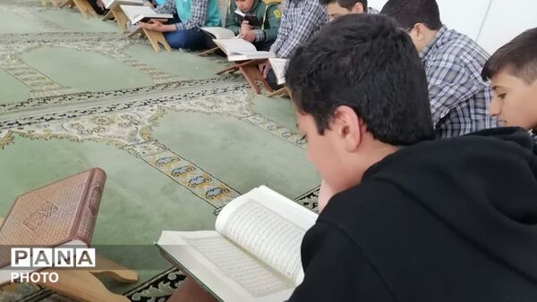 محفل قرآنی  در دبیرستان دوره اول پسرانه سیدالشهدا(ع)