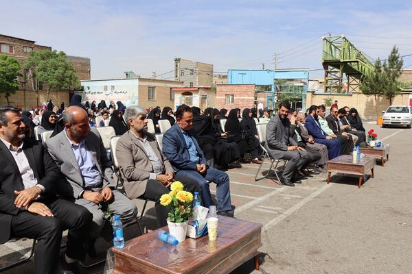 آیین گرامیداشت مقام معلم و به صدا درآوردن زنگ سپاس معلم در مدرسه شهید مرادی و شهید کلانتری پاکدشت
