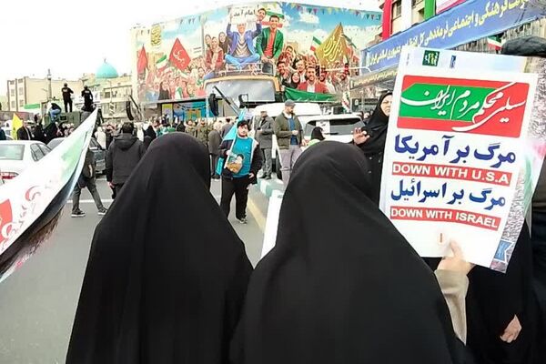 حضور اقشار مختلف مردم شهرری در راهپیمایی ۲۲ بهمن