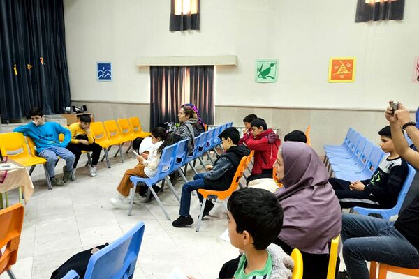 کافه کتاب کانون پرورش فکری اندیشه میزبان شاعر نوجوان